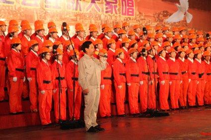 救援时尚的女孩